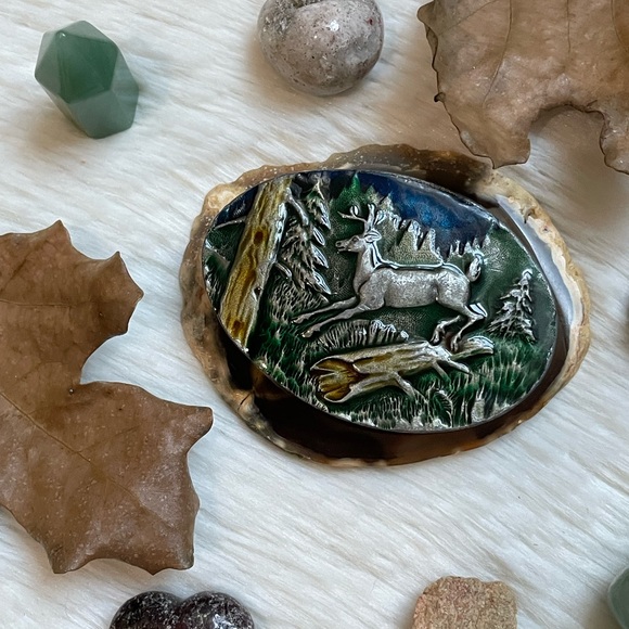 Vintage America Other - Vintage 1980s leaping deer Scene metal belt buckle